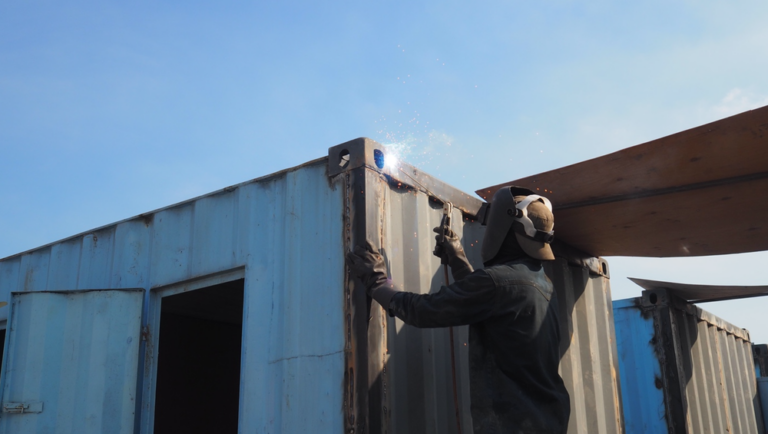 การปรับสภาพตู้คอนเทนเนอร์มือสองก่อนนำไปใช้งาน